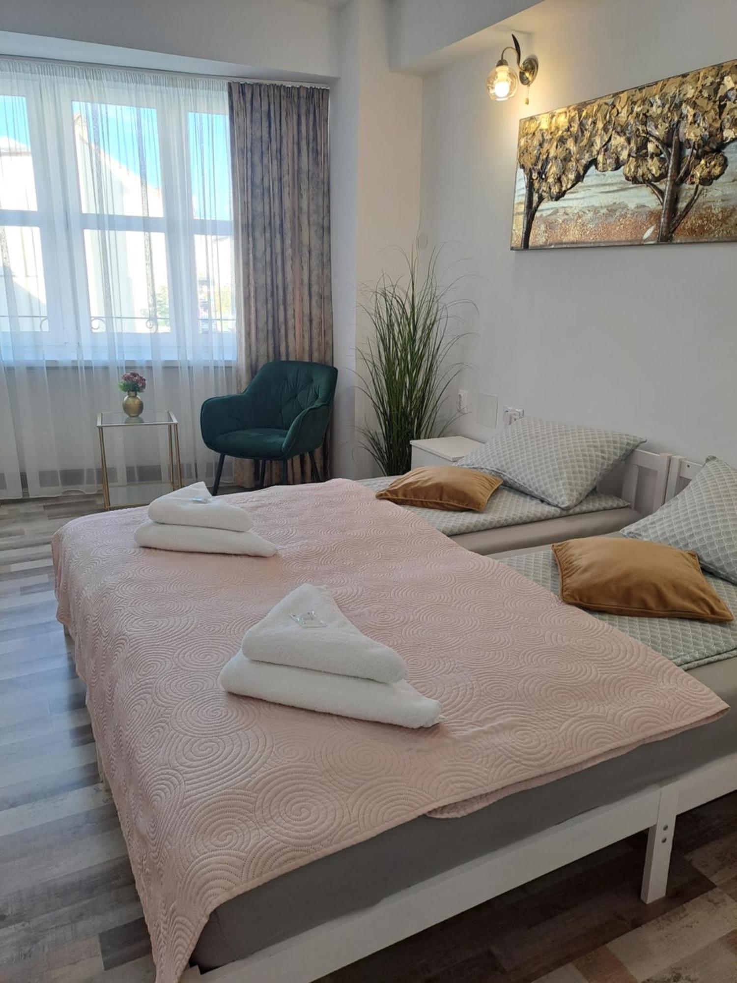 7 Level Central Apartments Miercurea Ciuc Ngoại thất bức ảnh